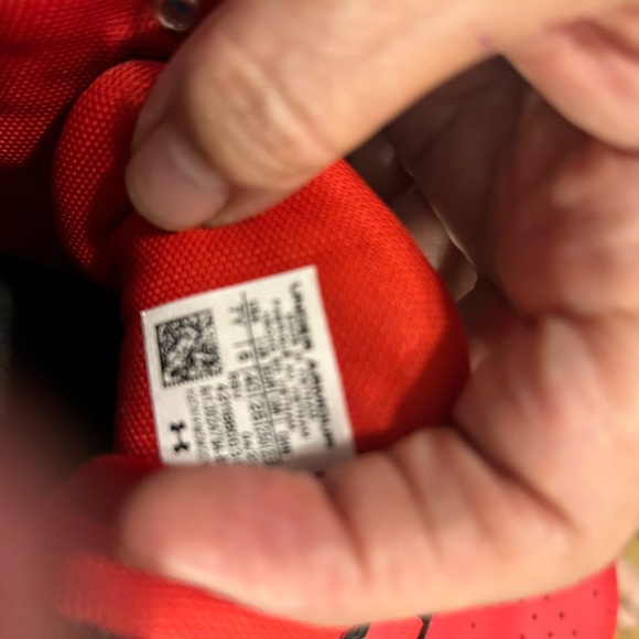 under amour size 7 like new barely used - Picture 3 of 3